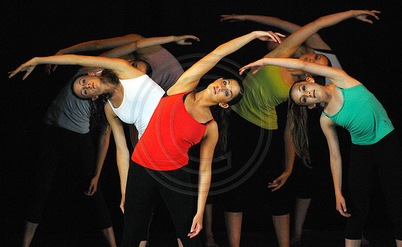 NB_01_Dancers